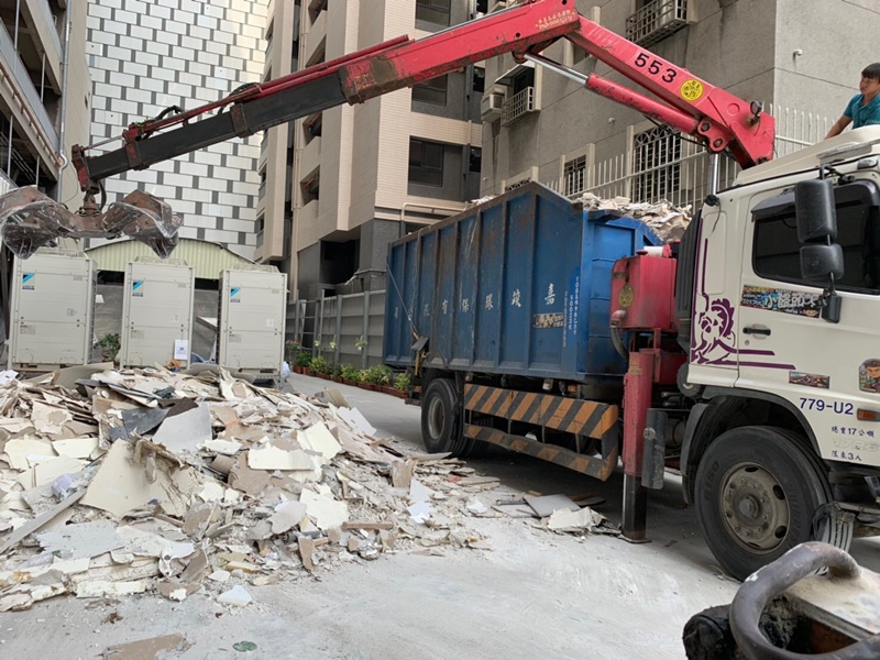 高雄建築垃圾清除.jpg