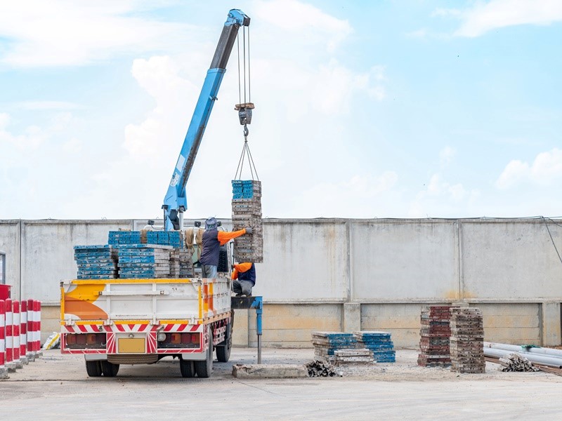 🚜 高雄吊卡車出租｜🏗️ 專業吊掛工程 ▸ 施工支援 ▸ 一站式起重服務 🌟