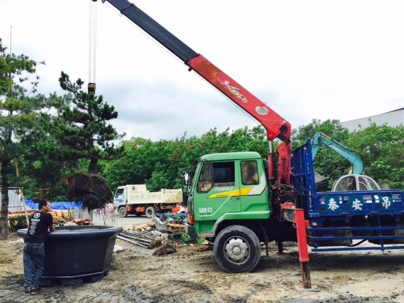 泰安吊車-吊卡車