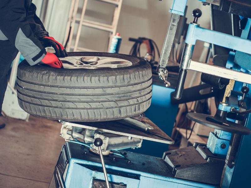 ⭐台中輪胎行推薦：為什麼輪胎保養這麼重要？F1 賽車級觀念揭秘 胎壓、胎紋與定位的影響