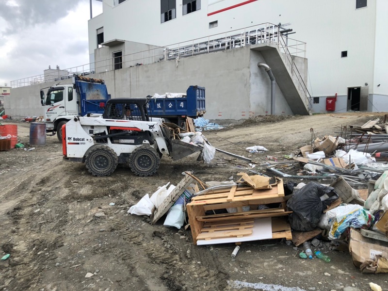 高雄清運整地.jpg