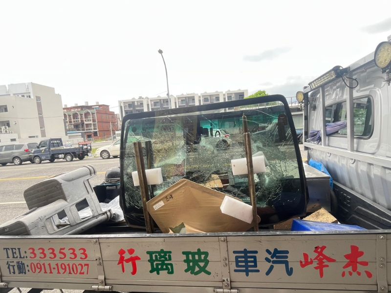 杰峰汽車玻璃行 (1).jpg