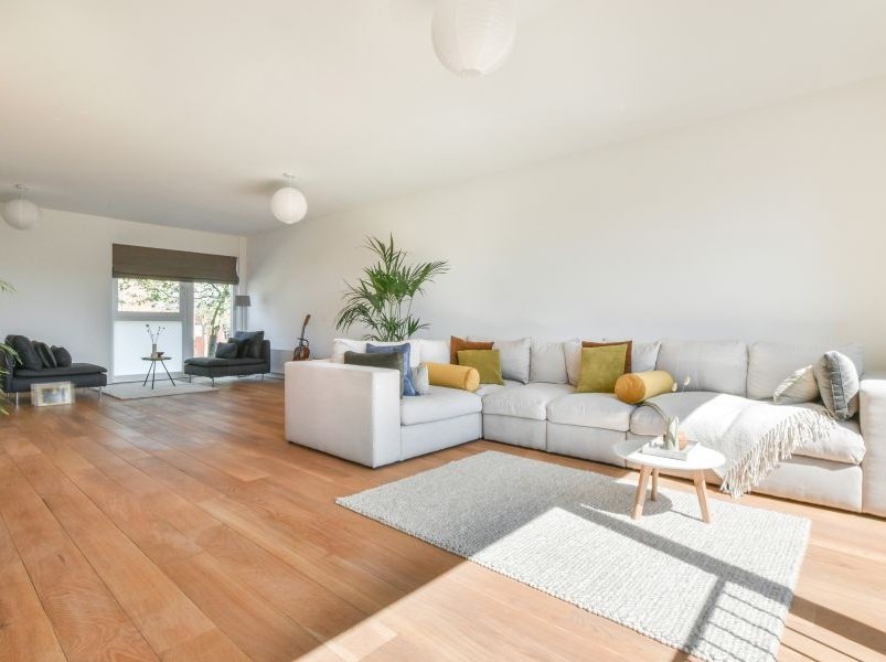 高雄塑膠地板推薦｜耐磨、防水、易保養的地面新選擇？