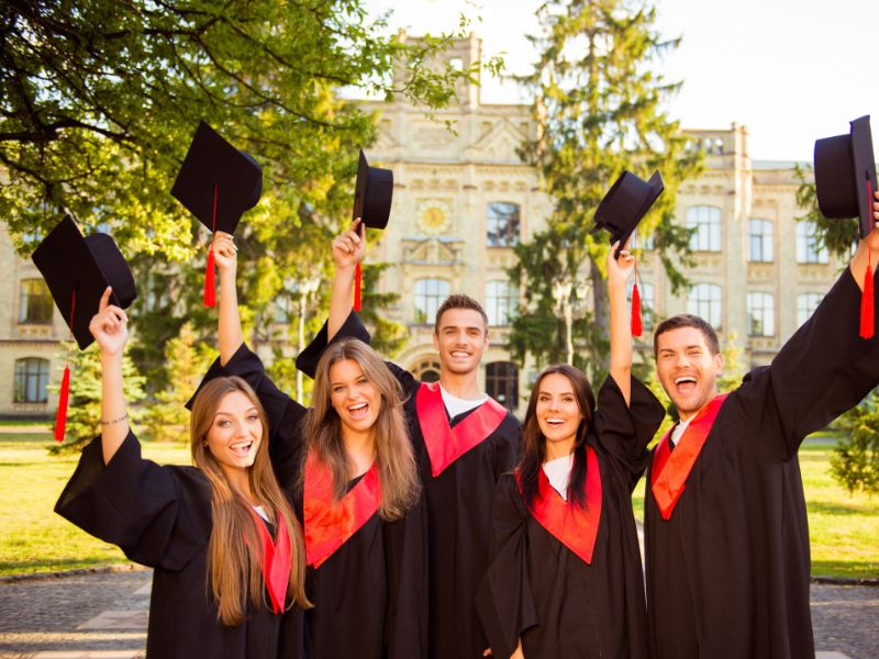 ⭐中部學士服租借推薦｜畢業季限定！學士服租借攻略＆你不知道的長袍冷知識