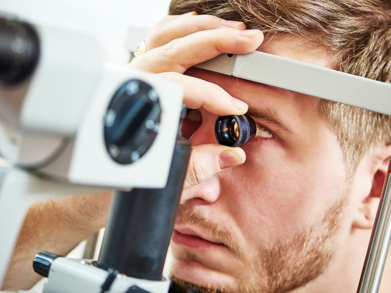 幾歲可以做近視雷射手術