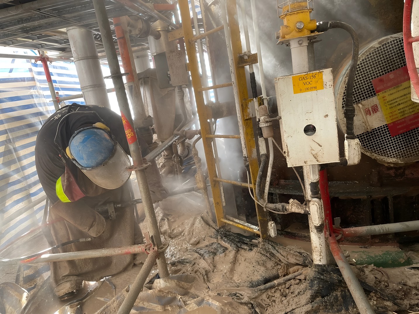 儲槽表面水刀除漆除鏽 儲槽表面水刀除漆除鏽