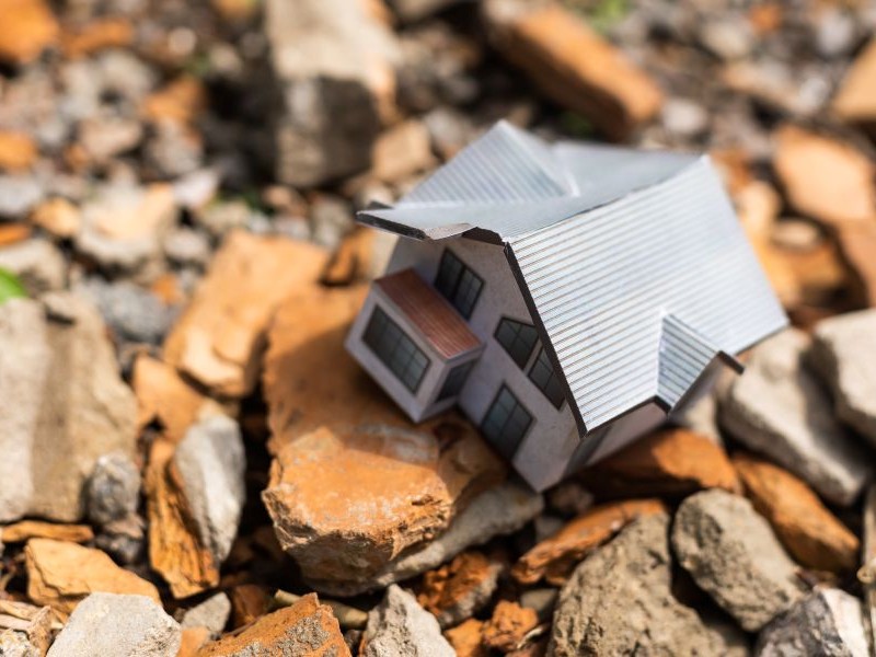 鐵厝與鐵皮屋工程差在哪？從結構、施工到用途，專業鐵工廠一次說清楚