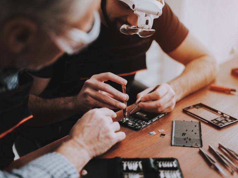 ⭐高雄手機維修｜手機泡水怎麼辦？破解5大錯誤迷思 搶救黃金時間！