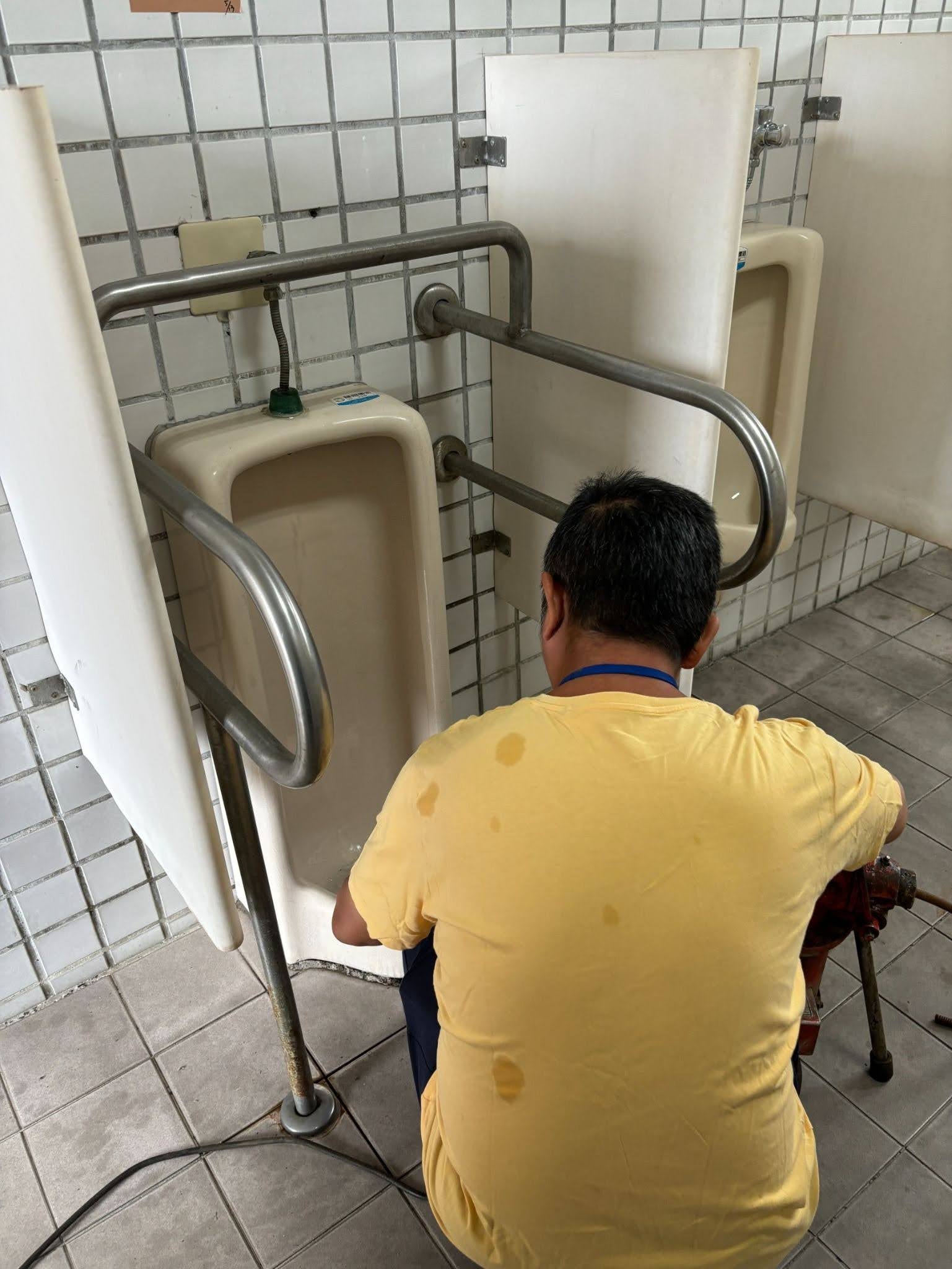台東馬桶不通-專業疏通會不會弄得很髒？.jpg