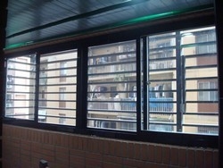 南港久偉鋁門窗換玻璃修理紗窗-undefined