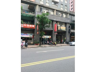 麗的國際髮型美容(大墩店)-undefined