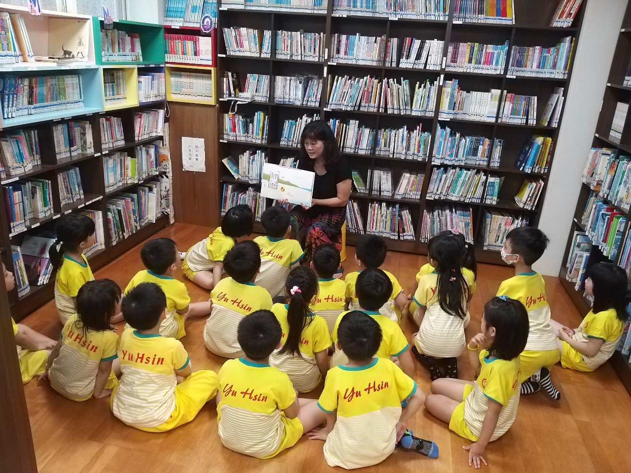 圖書館(大班)-基隆市暖暖區幼兒園-雙語教學蒙特梭利-幼新幼兒園