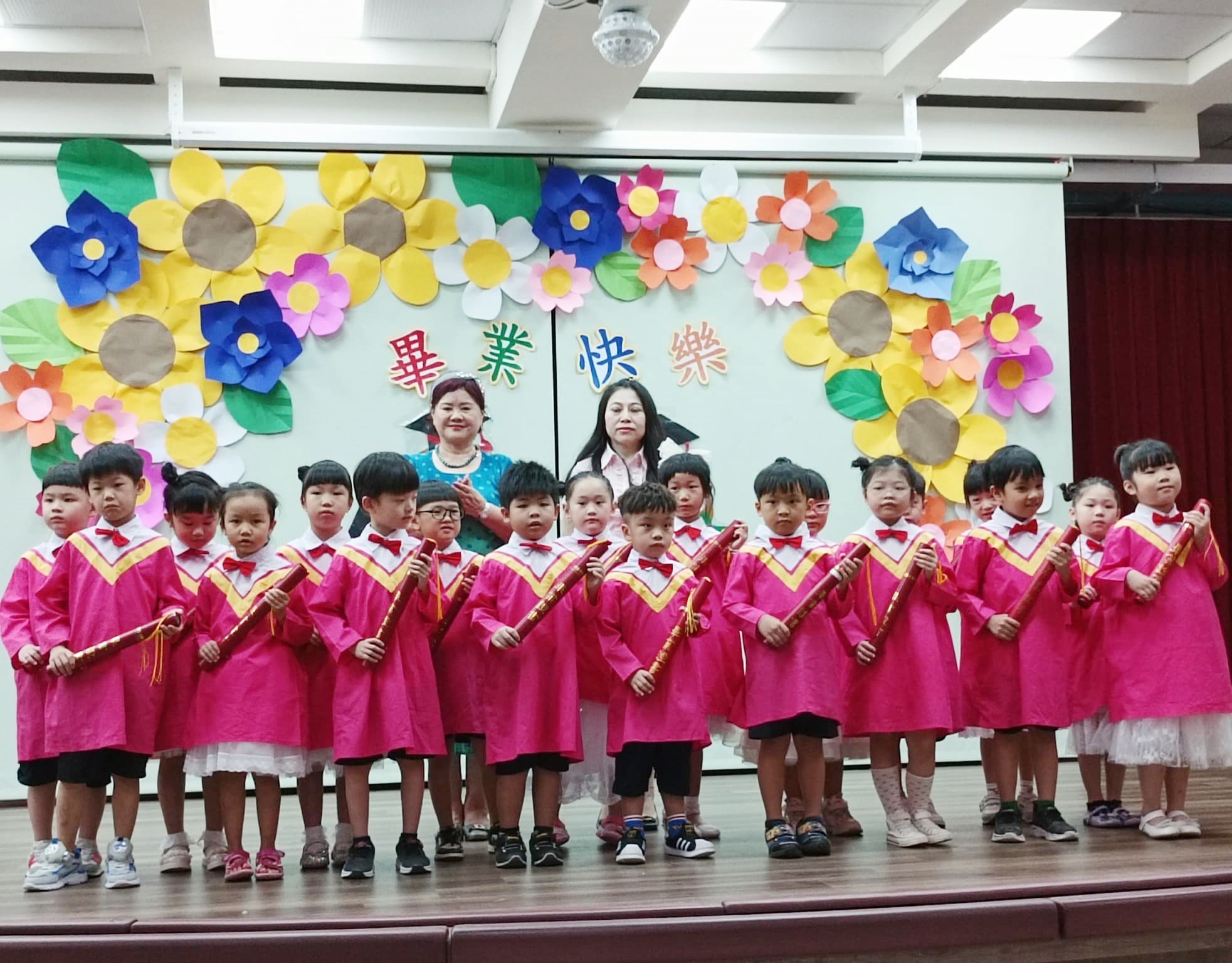 孩子一生中的第一個畢業典禮-112年-