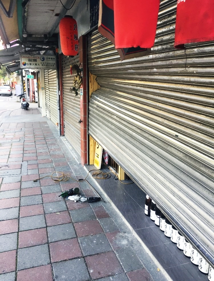 門板維修~內捲/斷裂/出軌/捲門噪音/變型