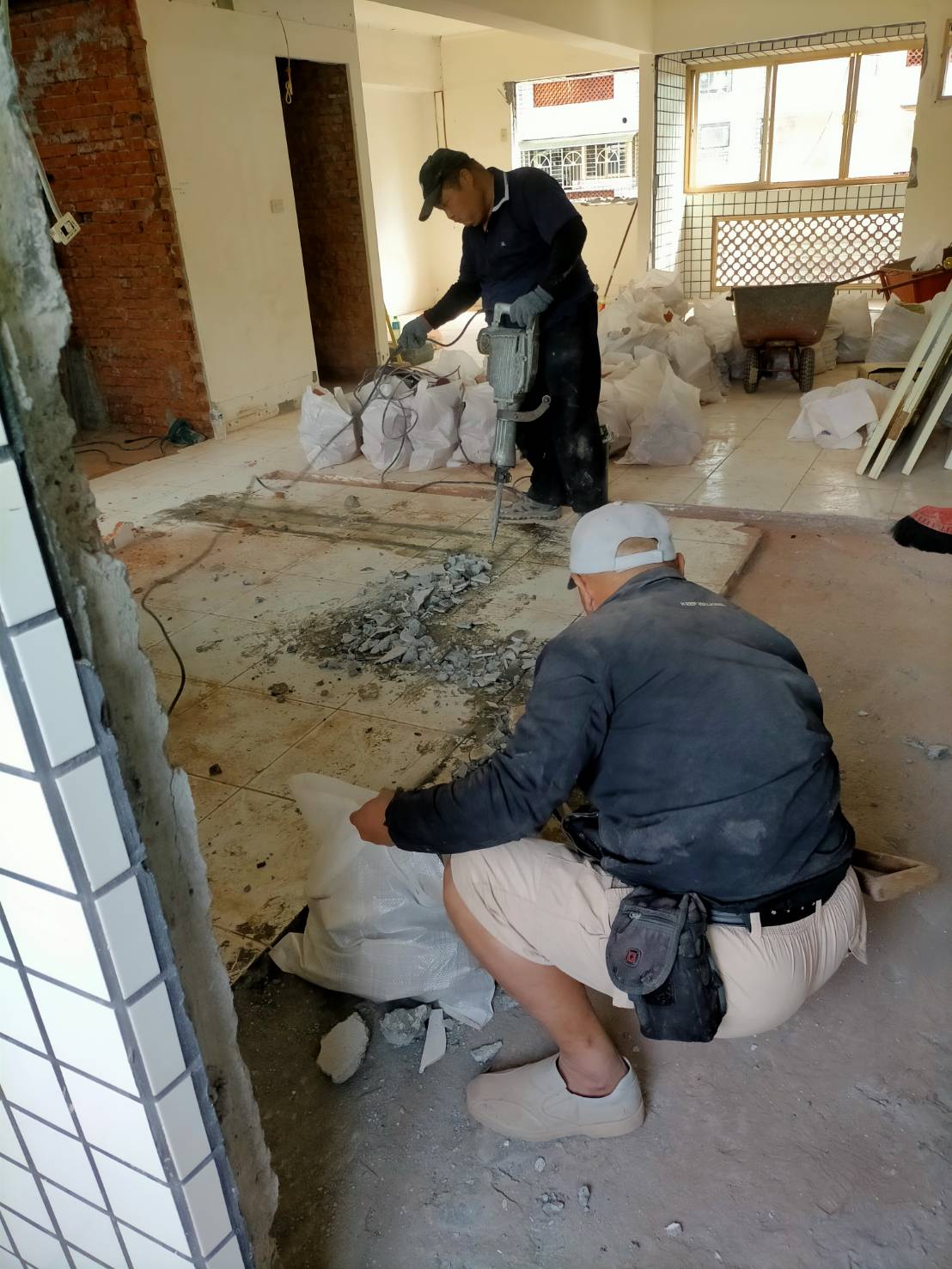 地面磁磚拆除工程