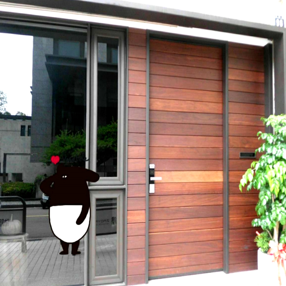 沉水胡桃戶外材和鐵件搭配的大門