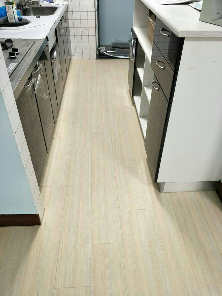 優雅明亮的HL-008橡木導管白超耐磨地板直鋪工程