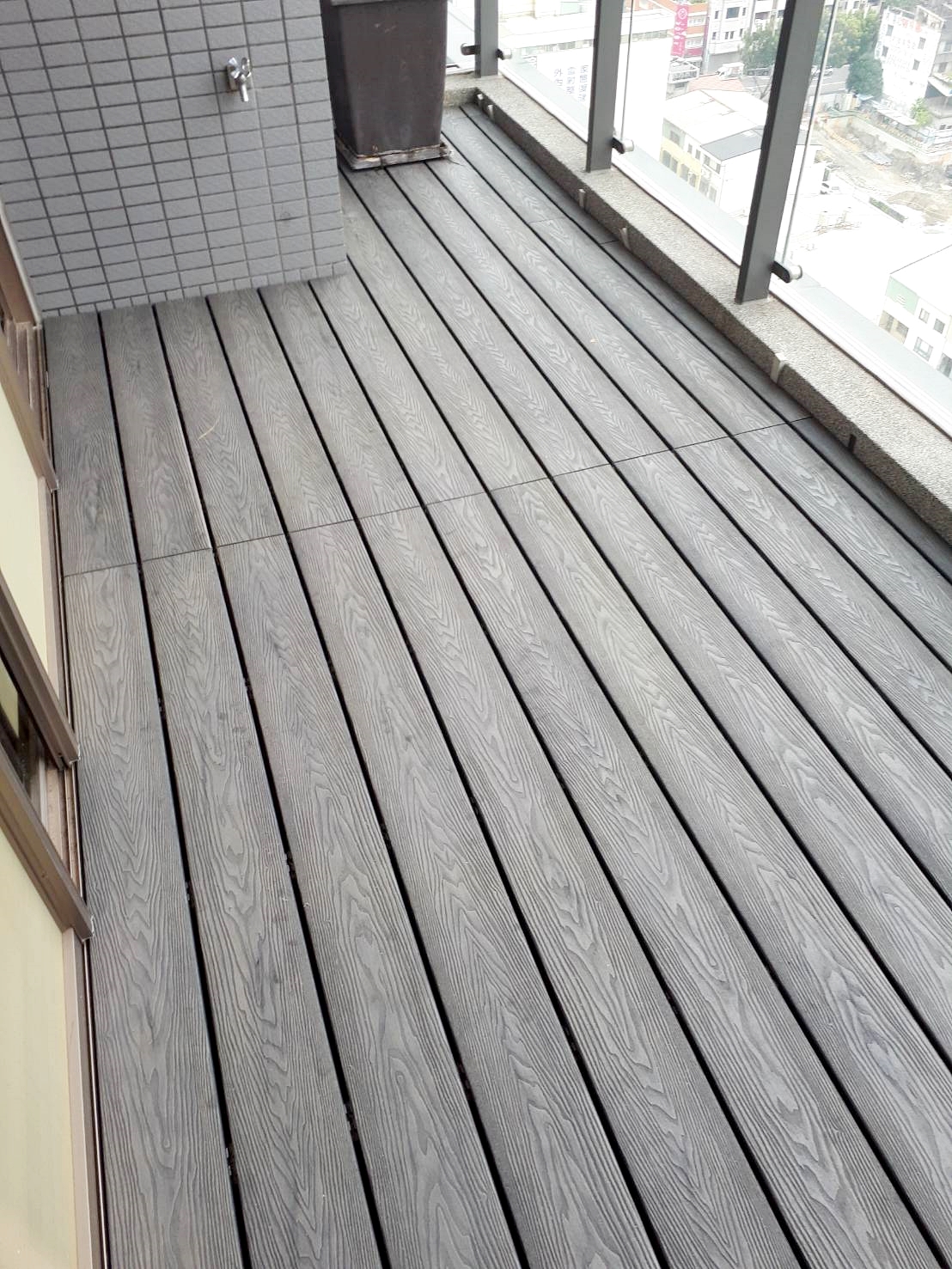 台中顏公館陽台塑木工程