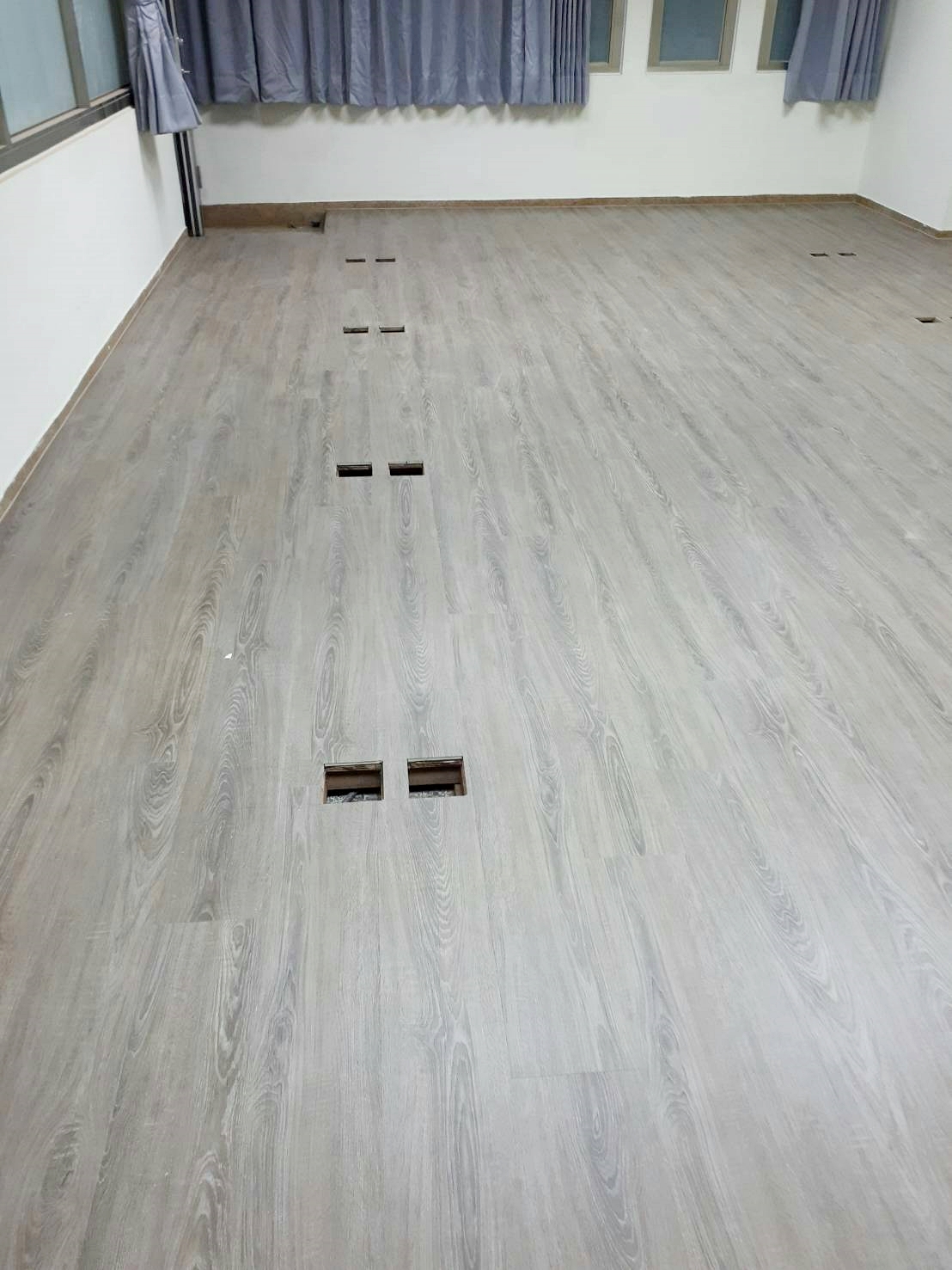 台中二中教室卡扣地板施工