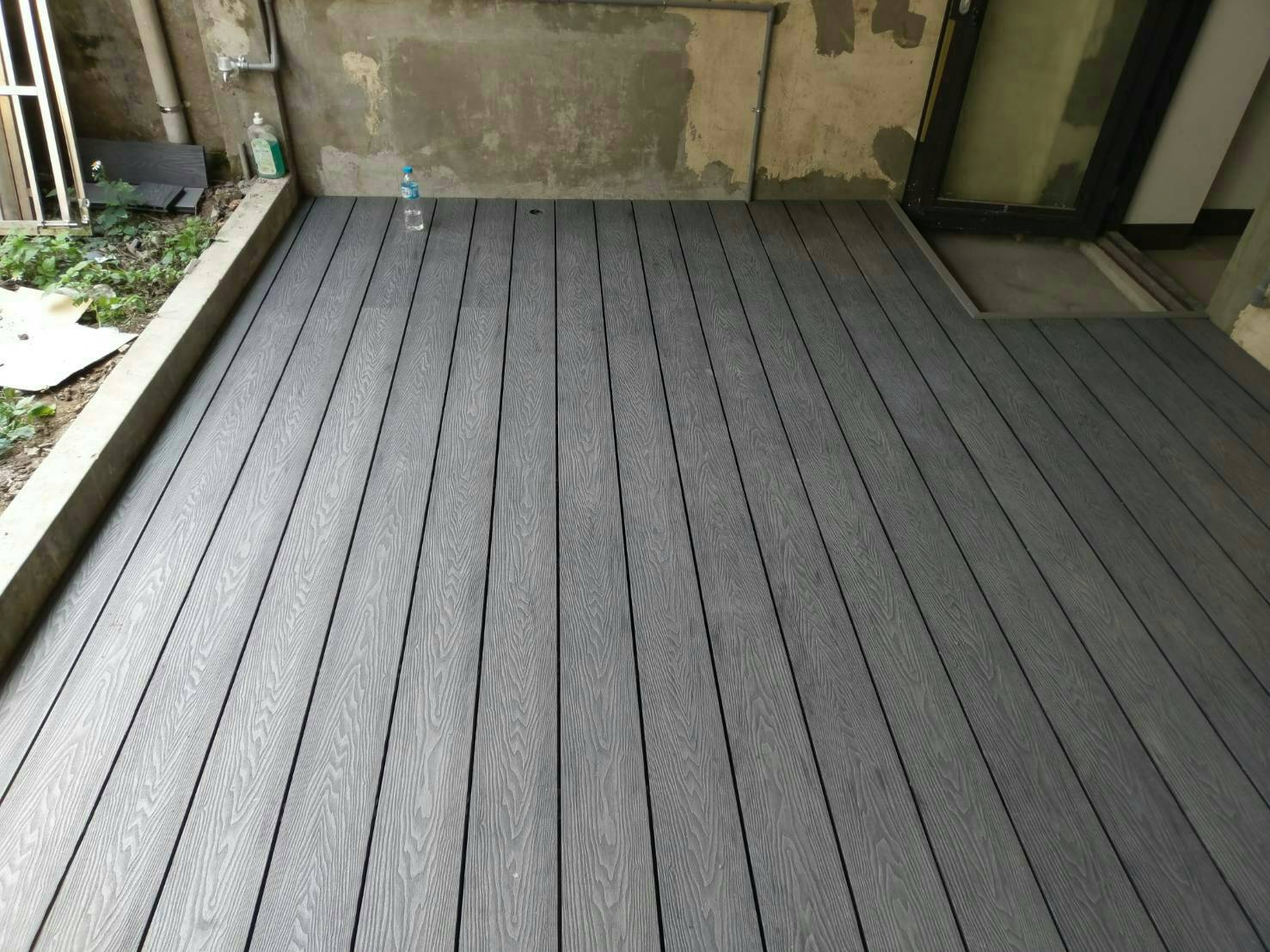 空心深壓紋塑木戶外施工-豐原案場