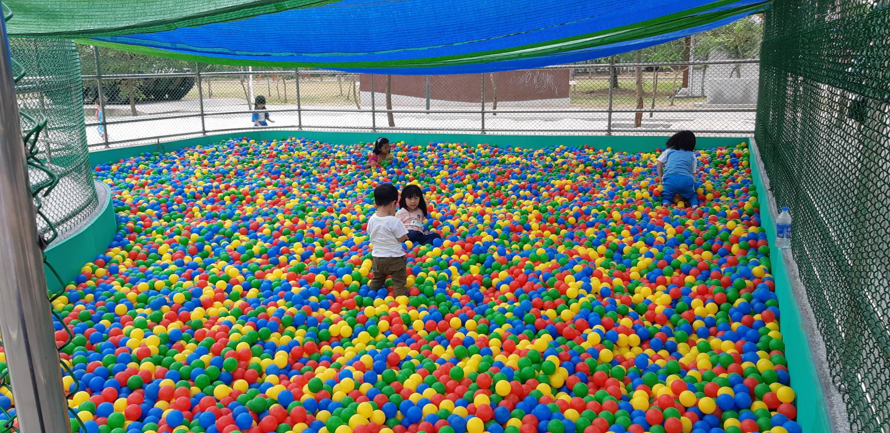 球池--東文心幼教用品社