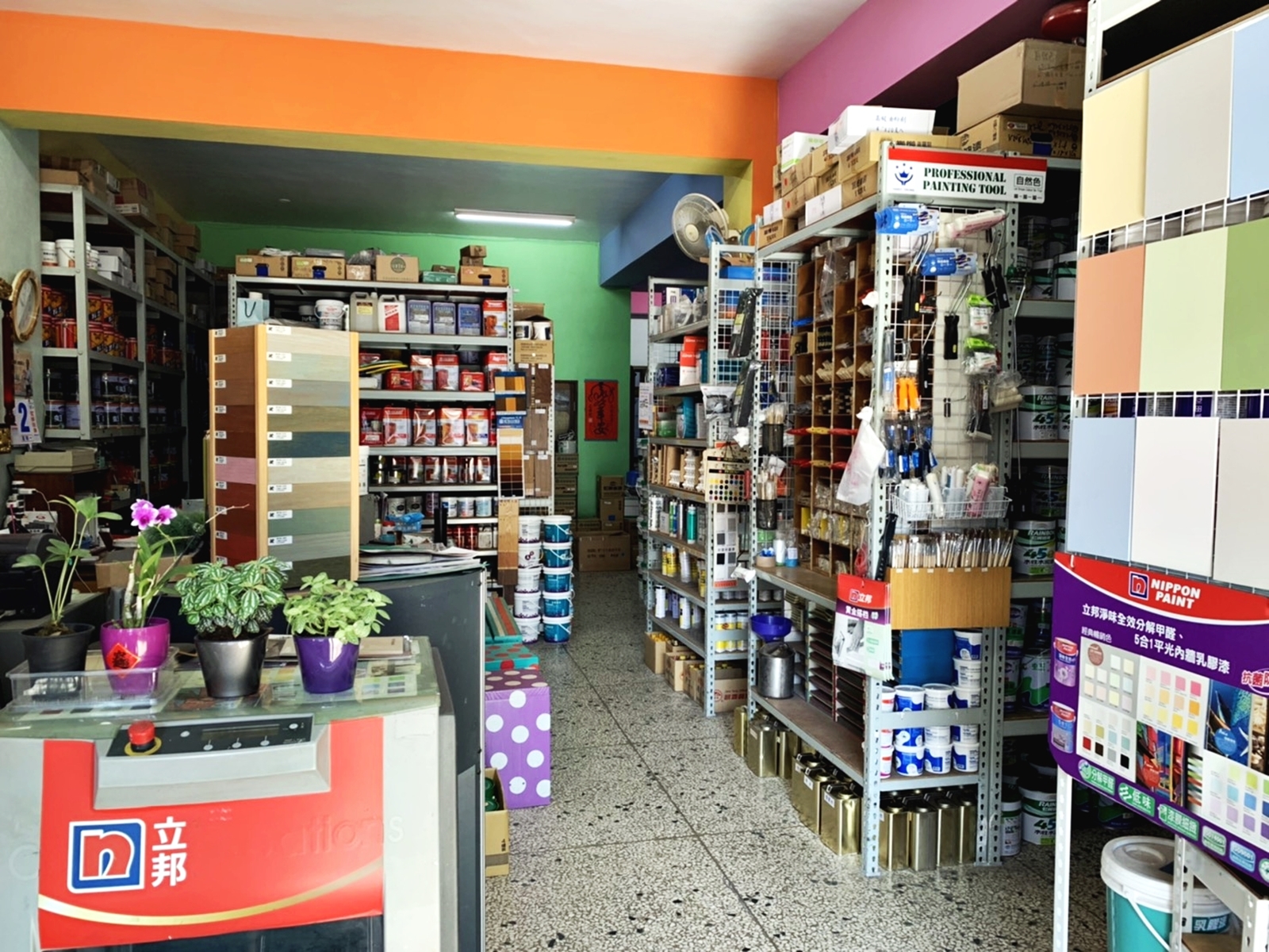 各品牌油漆/刷具~產品多元