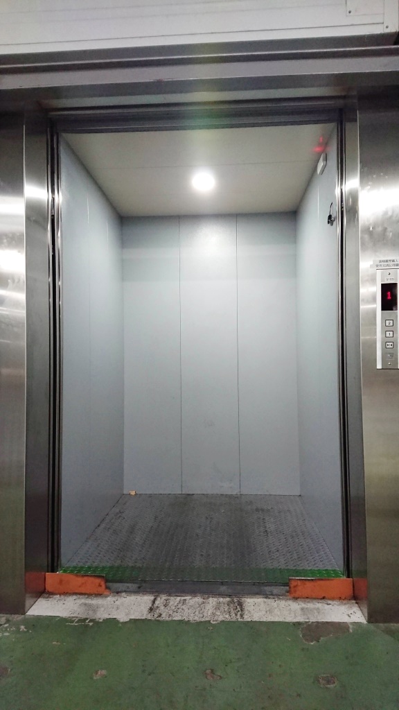 雙菱電梯-1500KG貨梯