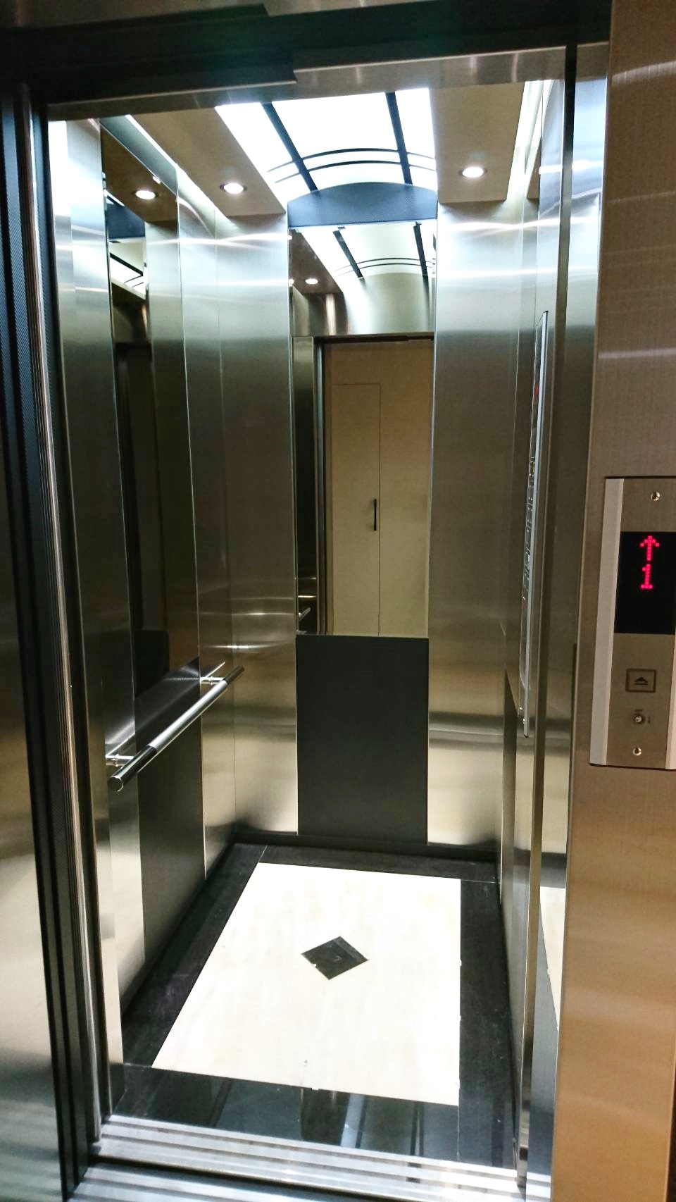 雙菱電梯-六人座家庭梯