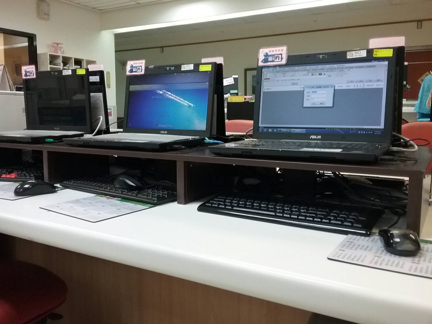 耐用防潮電腦架~佳歆企業