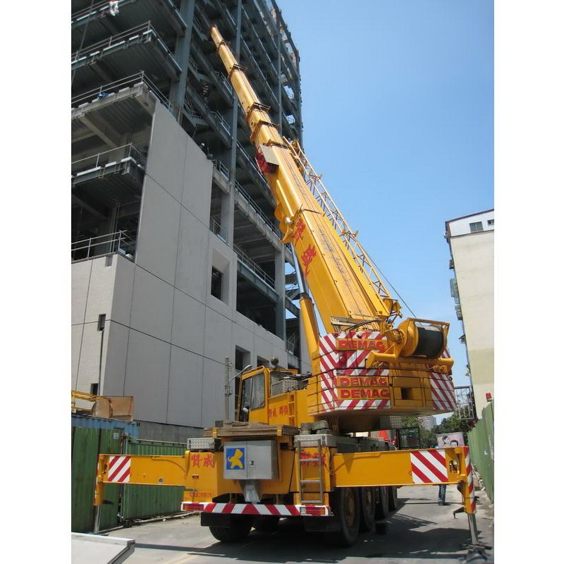 鋼骨結構大樓吊運安裝工程