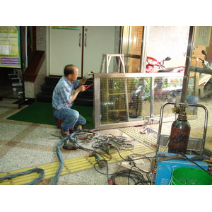 不鏽鋼及鋁門窗類