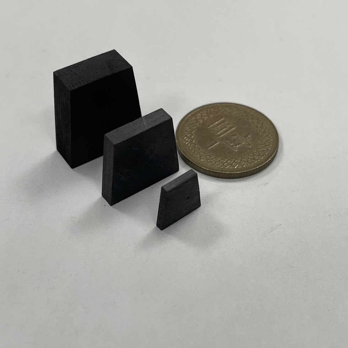 電壓調整器碳刷