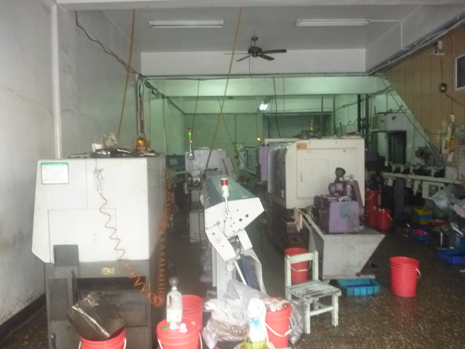 電腦車床加工-菘鴻有限公司專製：SUS、SUM、銅、鋁合金等之電子、五金、汽機車之加工。