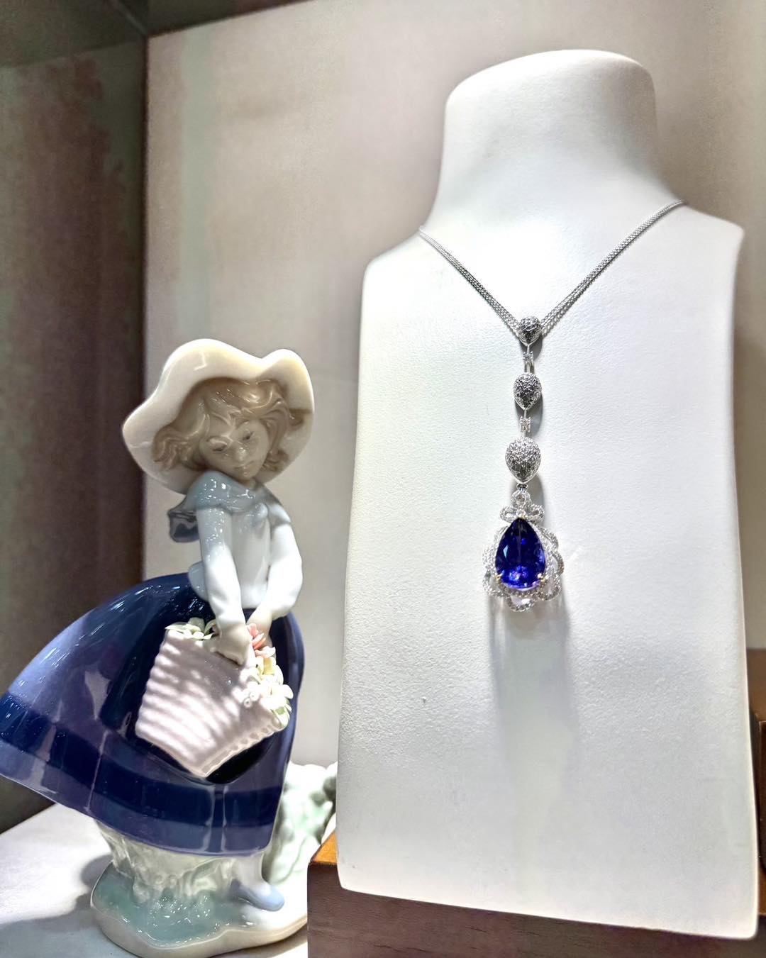 天然丹泉石12克拉