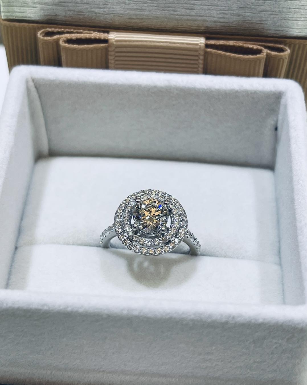 GIA一克拉鑽戒+18K精鑲鑽石戒台