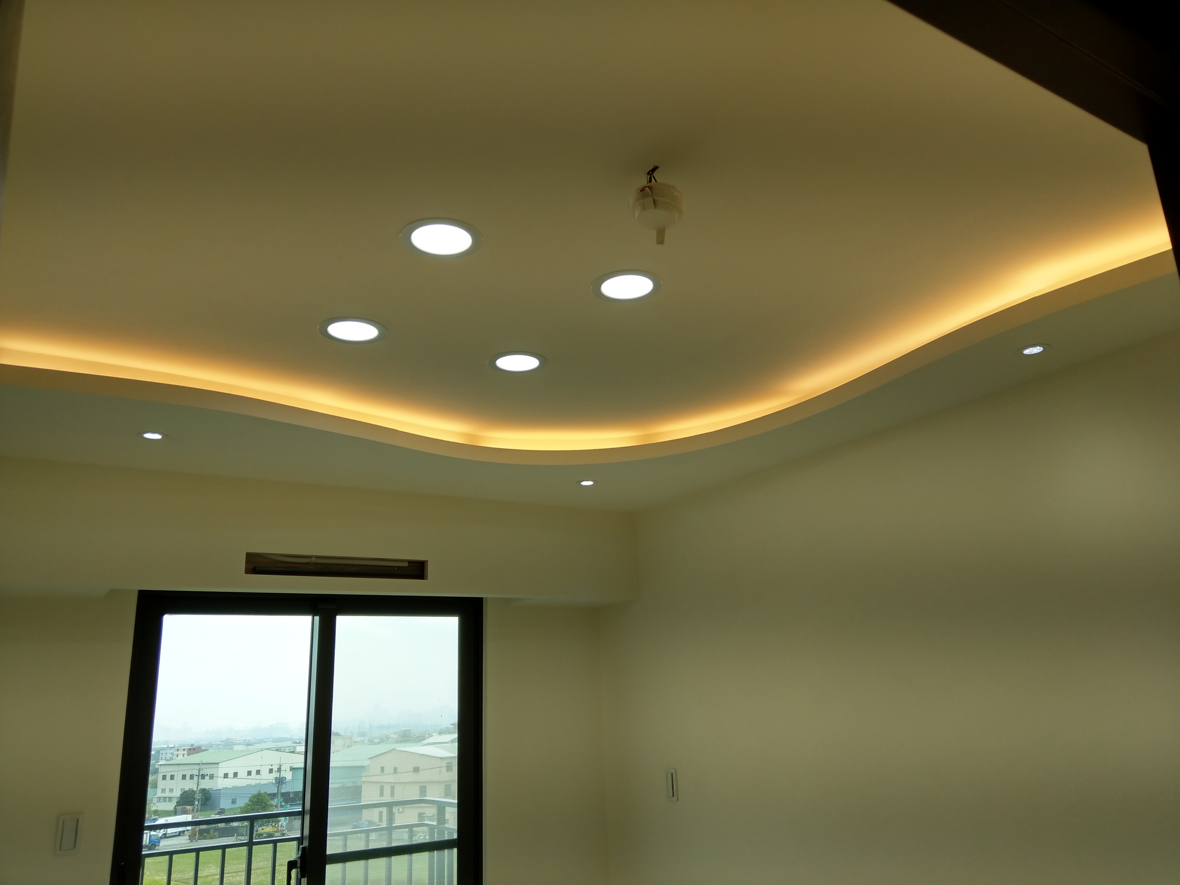 臥房孤形造形天花板