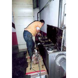 百貨公司地下室通管作業