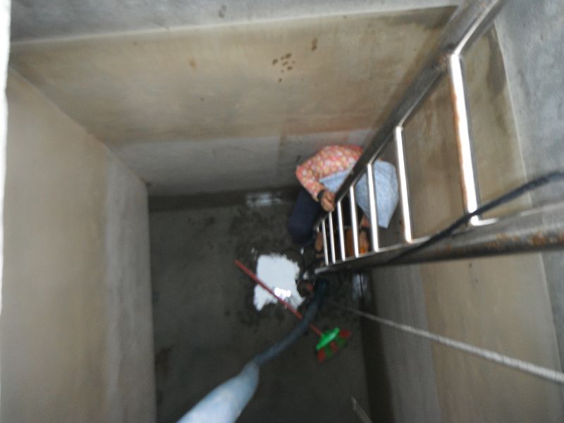 地下水池清洗中(2)