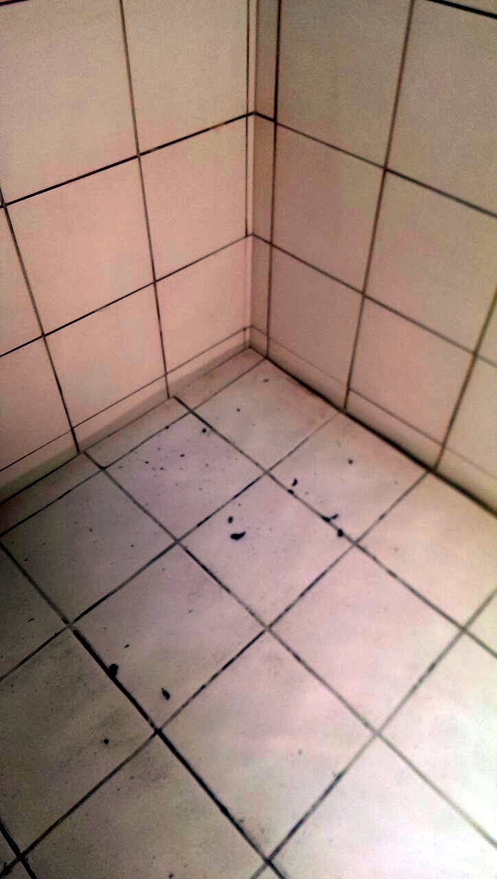 基隆八堵社區住家洗水塔前