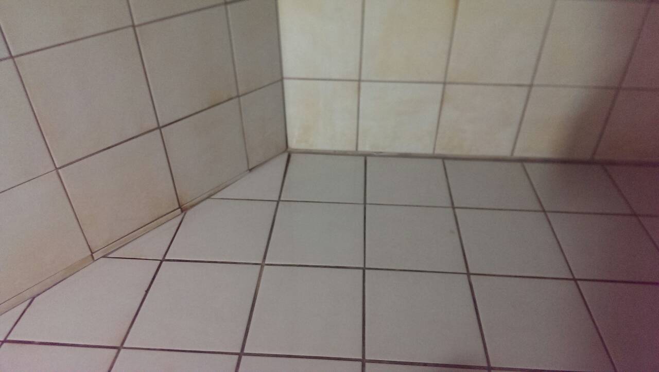 基隆八堵社區住家洗水塔後