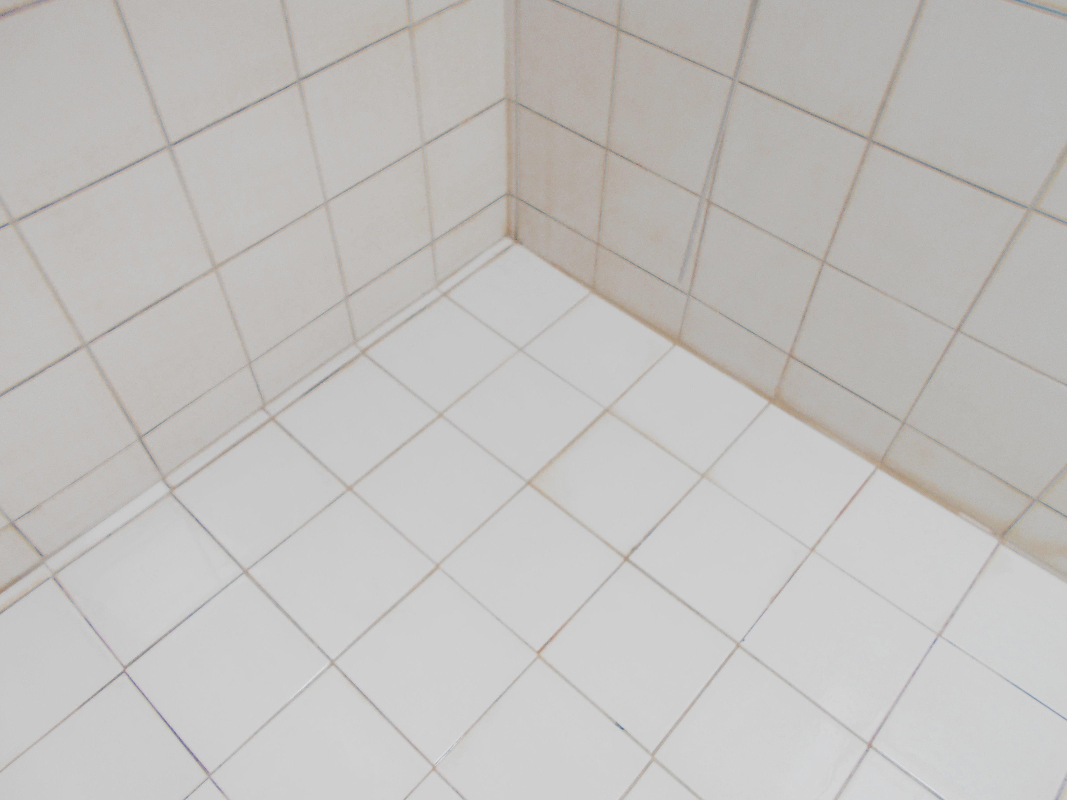 基隆八堵社區住家洗水塔後