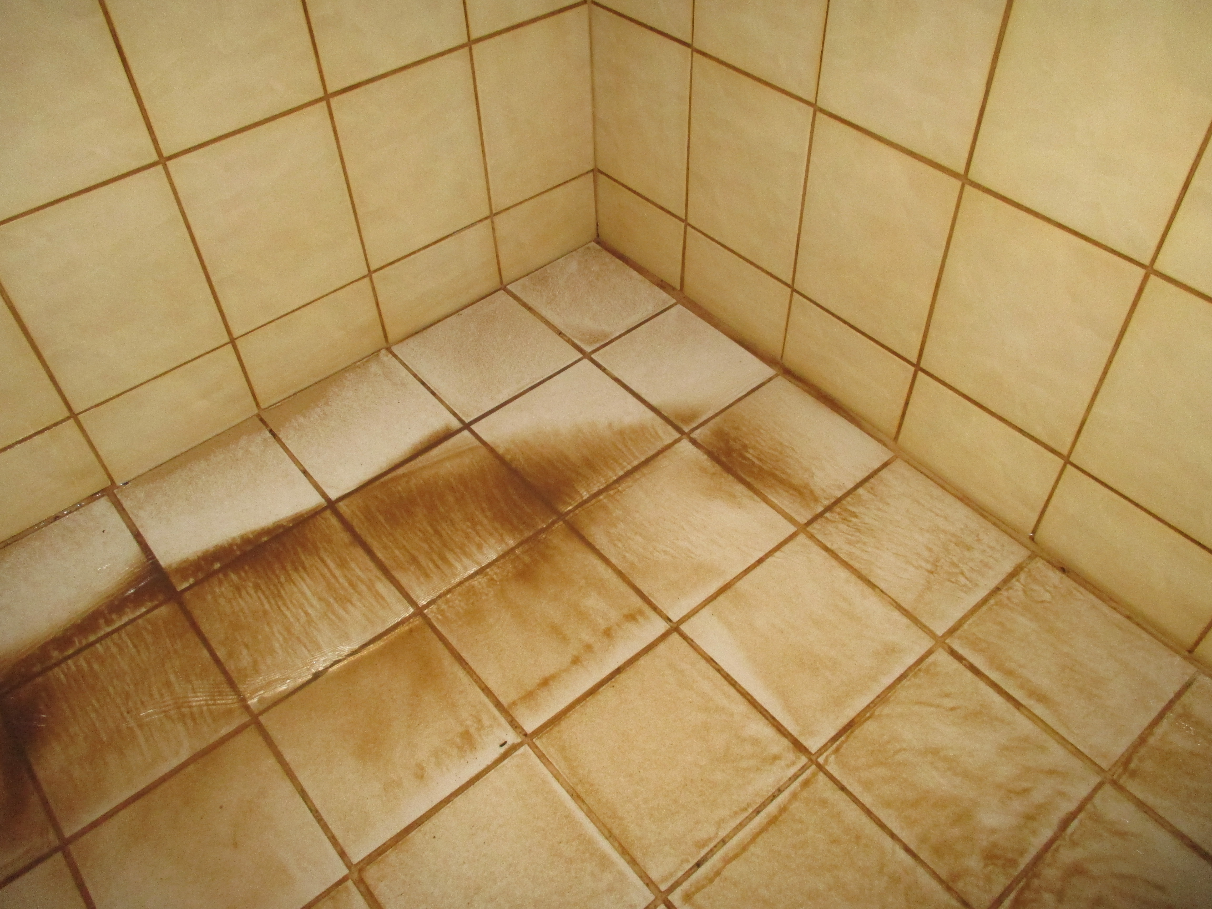 基隆仁愛區社區洗水塔前