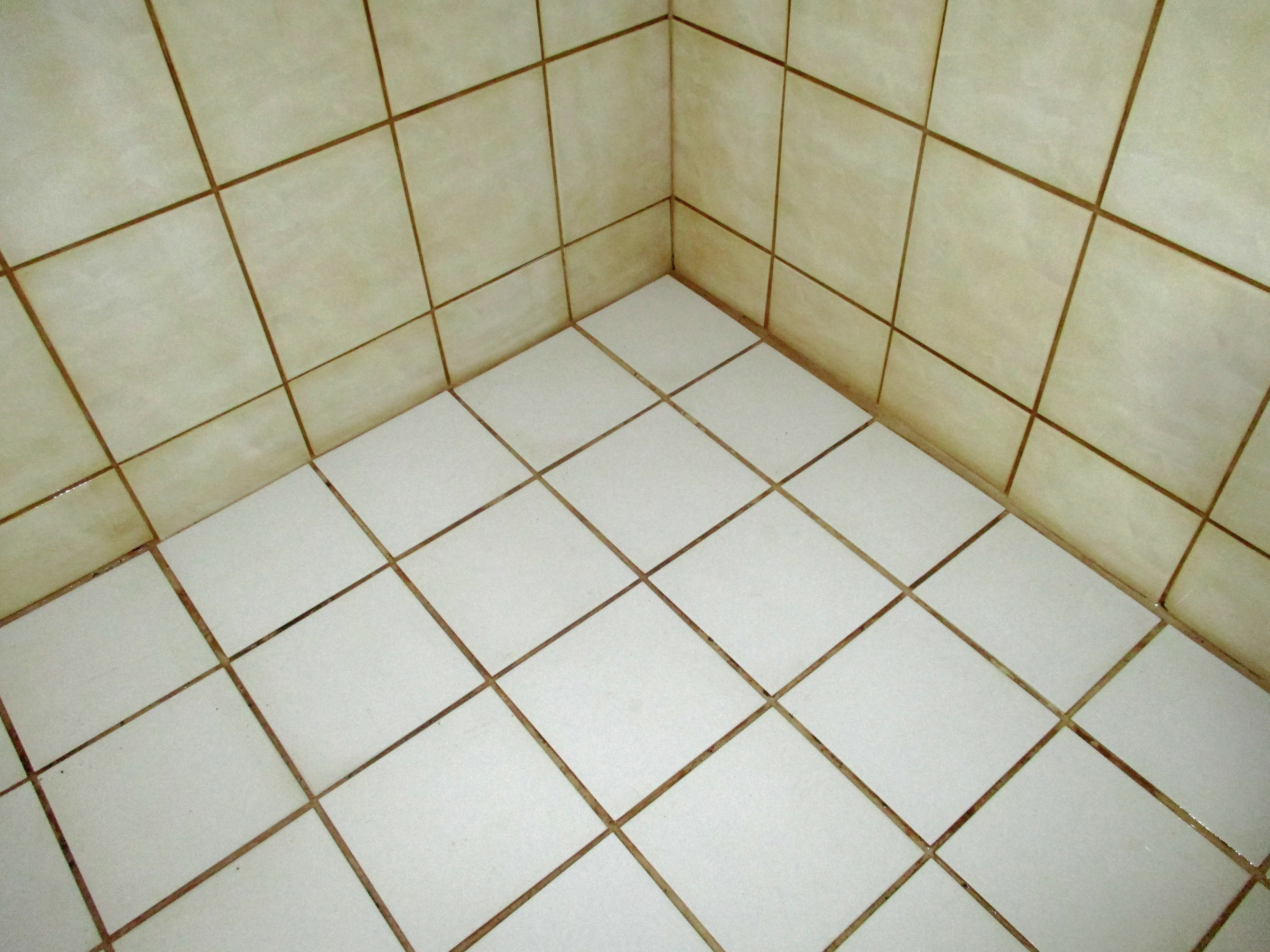 基隆仁愛區社區洗水塔後