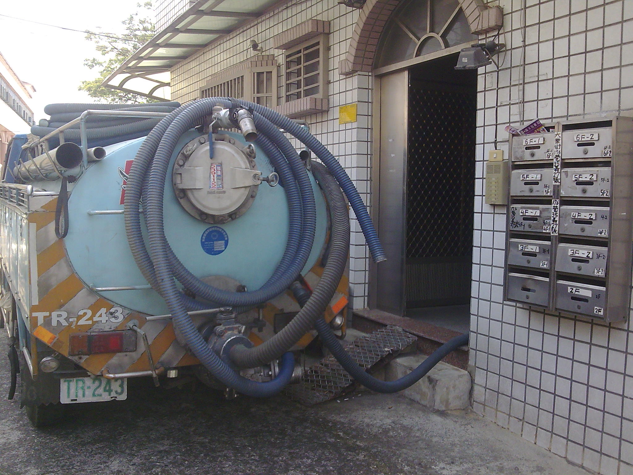 公寓大廈馬桶~排水管清理疏通