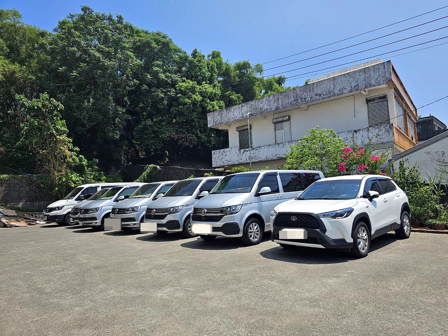 巨揚小客車租賃有限公司