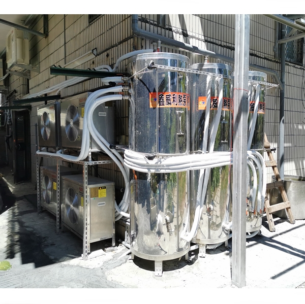 熱泵熱水器比電熱水器省70-80%，沒太陽也可以做熱水~