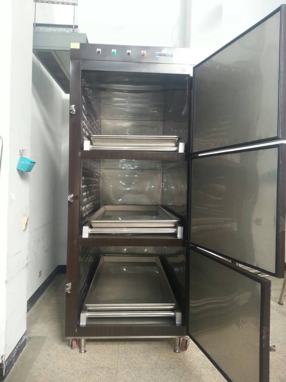 三人份加大木紋烤漆冷凍櫃內部