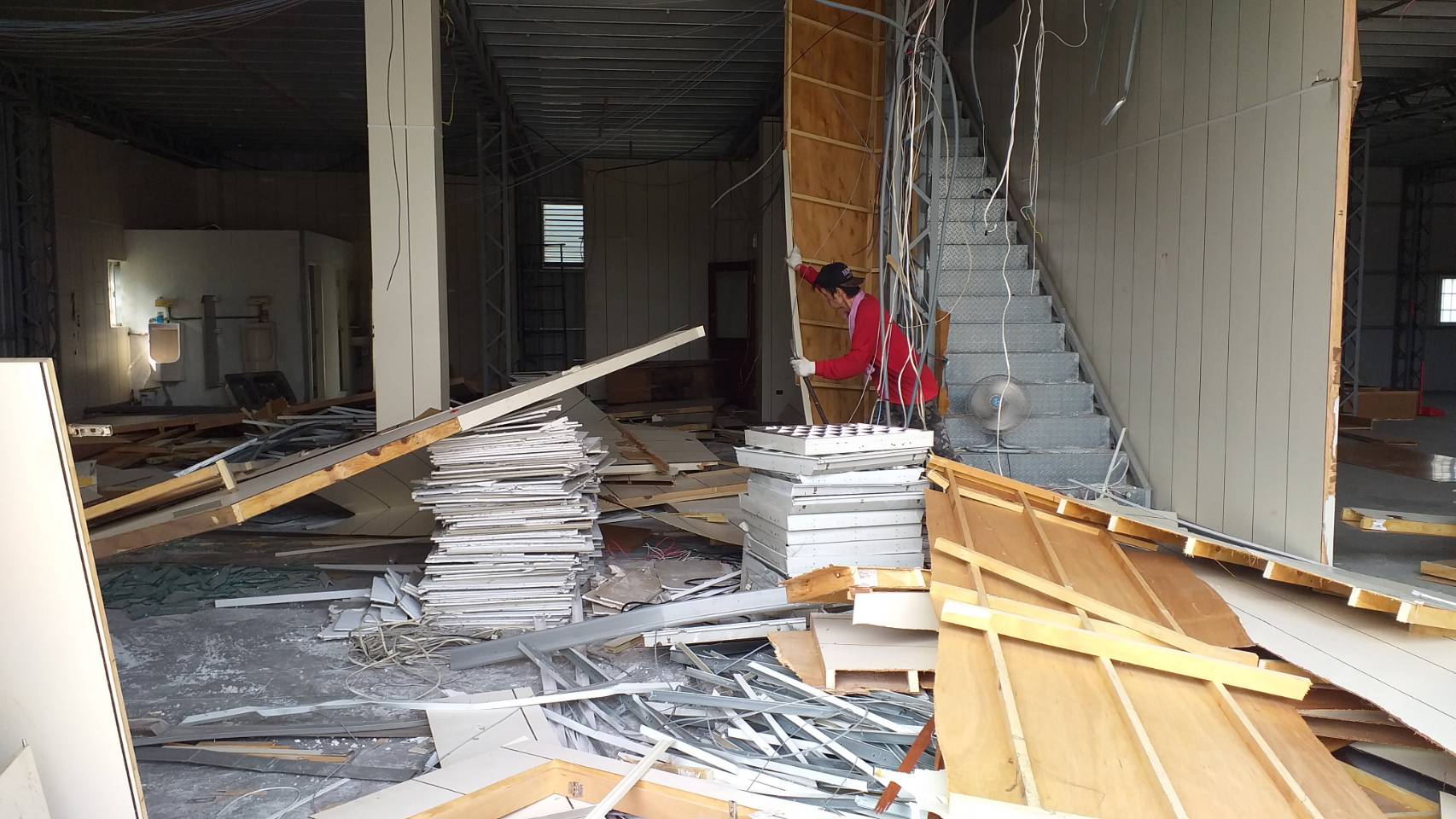 【勁猛工程行】-台中專業的拆除工程公司,拆除工程,中部房屋拆除,裝潢拆除,專業打石,廢棄物清運,百貨