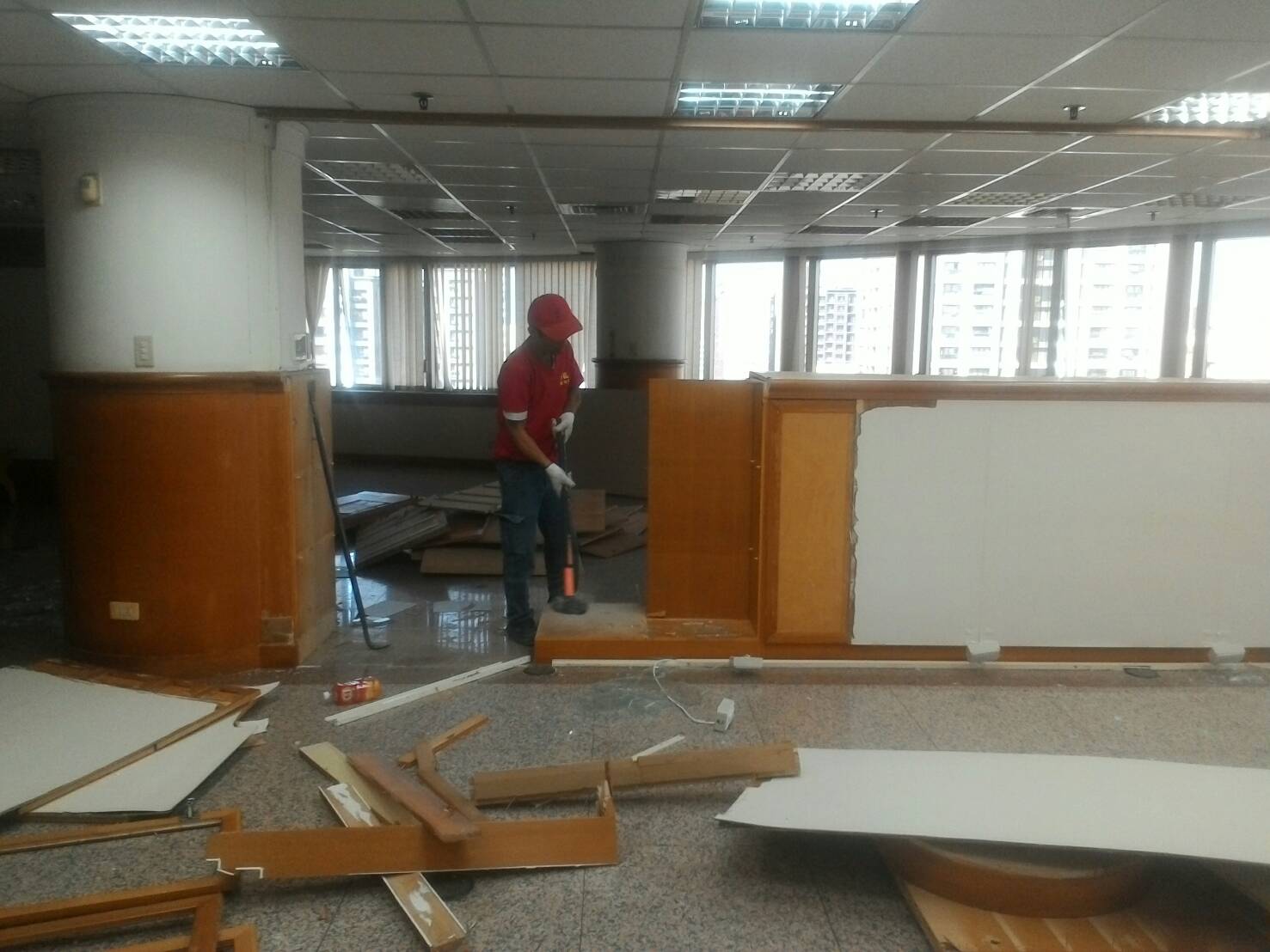 大遠百專櫃拆除