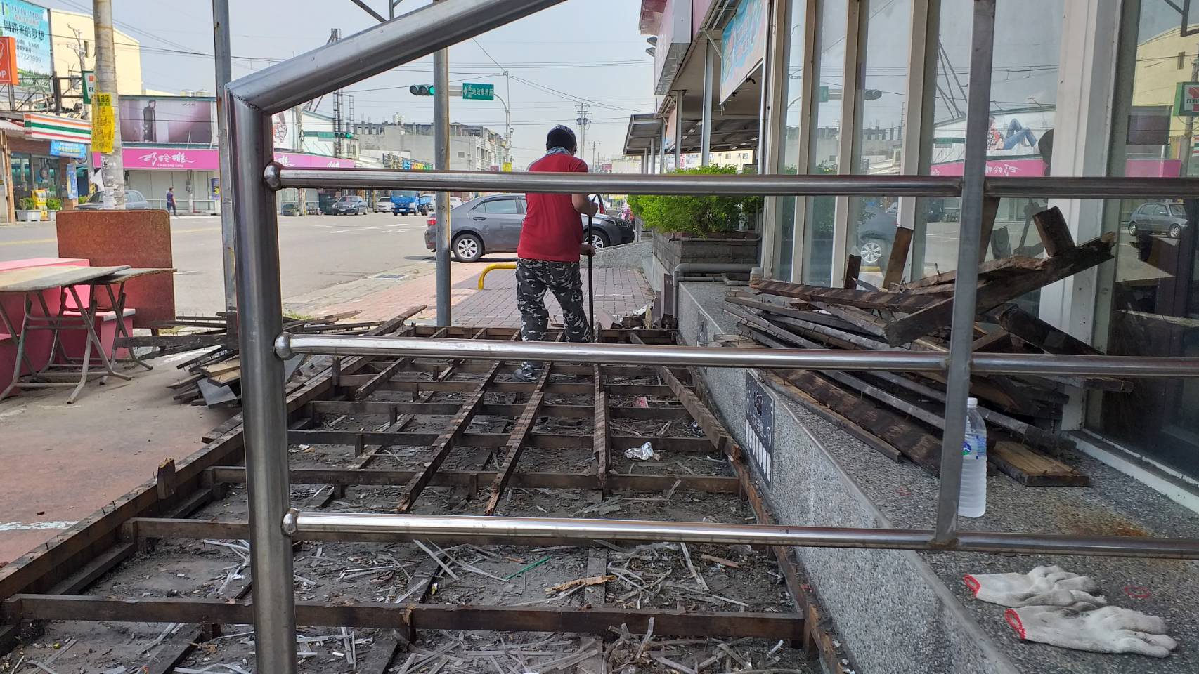 【勁猛工程行】-台中專業的拆除工程公司,拆除工程,中部房屋拆除,裝潢拆除,專業打石,廢棄物清運,百貨業拆除